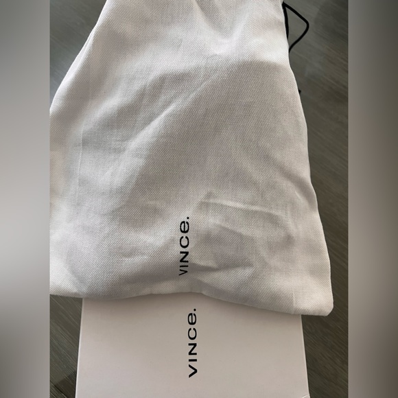 Vince. Black Flats size 10 - Picture 10 of 14